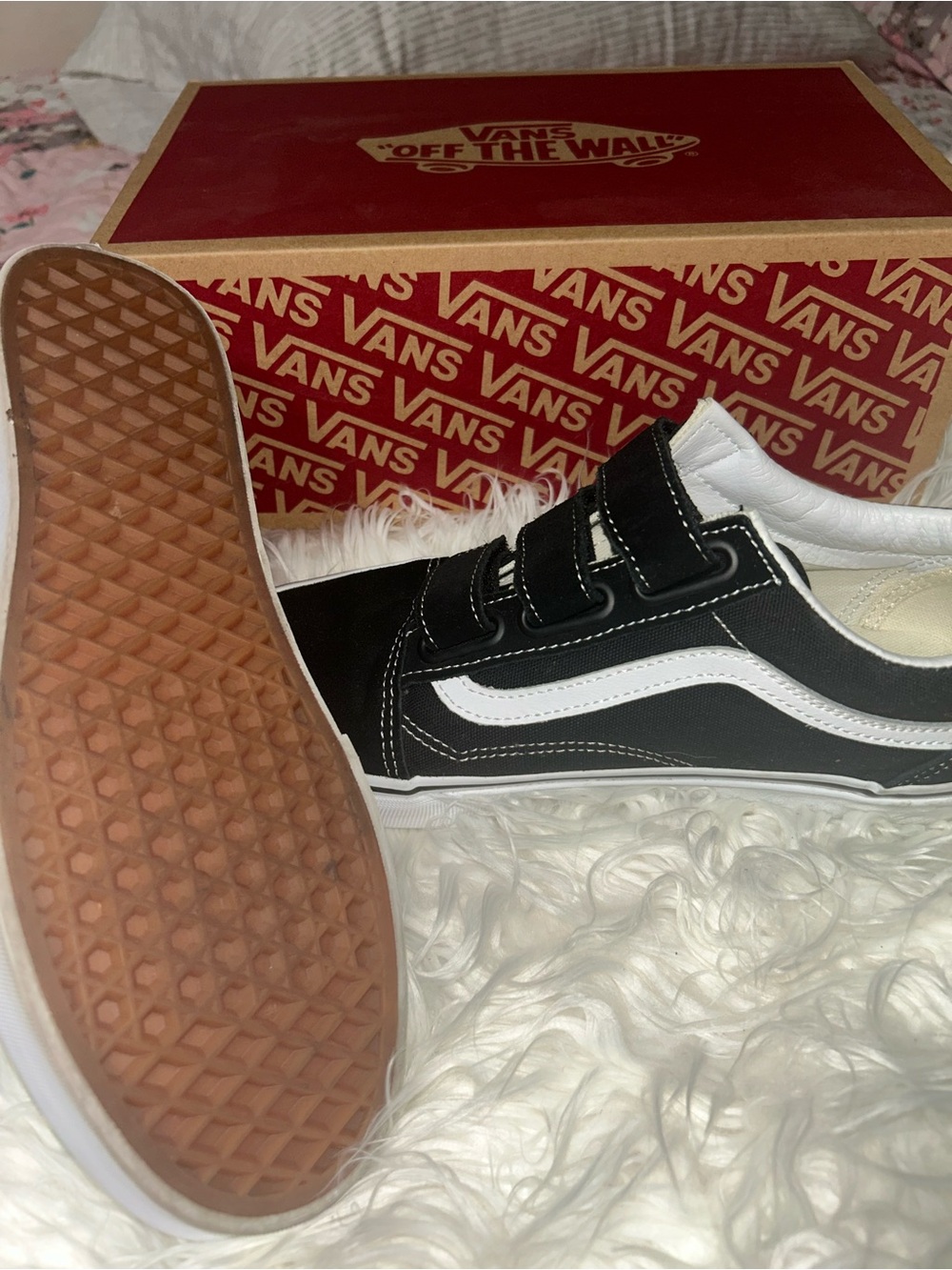 Vans Womens Black & White Velcro Old Skool Sneakers - Picture 4 of 5